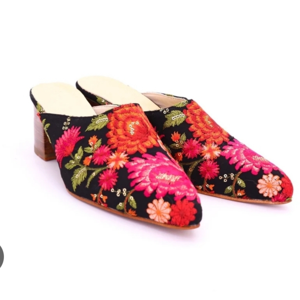 Momo New York Anthropologie Tapestry Embroidered Heeled Mule Size 39 US 9